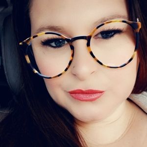 Meet your Posher, Teya